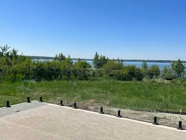12 Twin Fawn Close