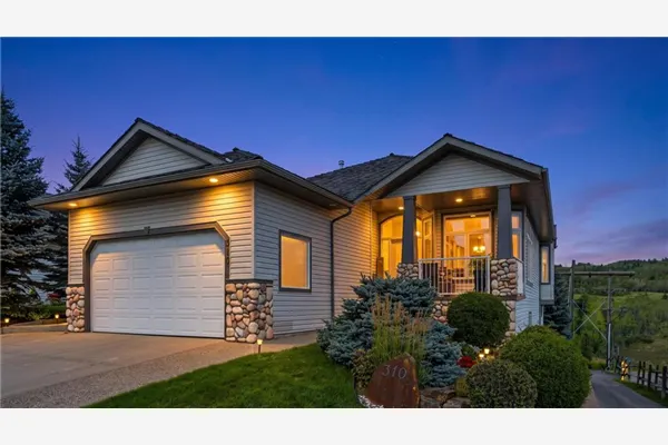 310 Gleneagles View