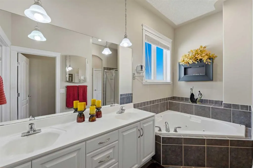 310 Gleneagles View