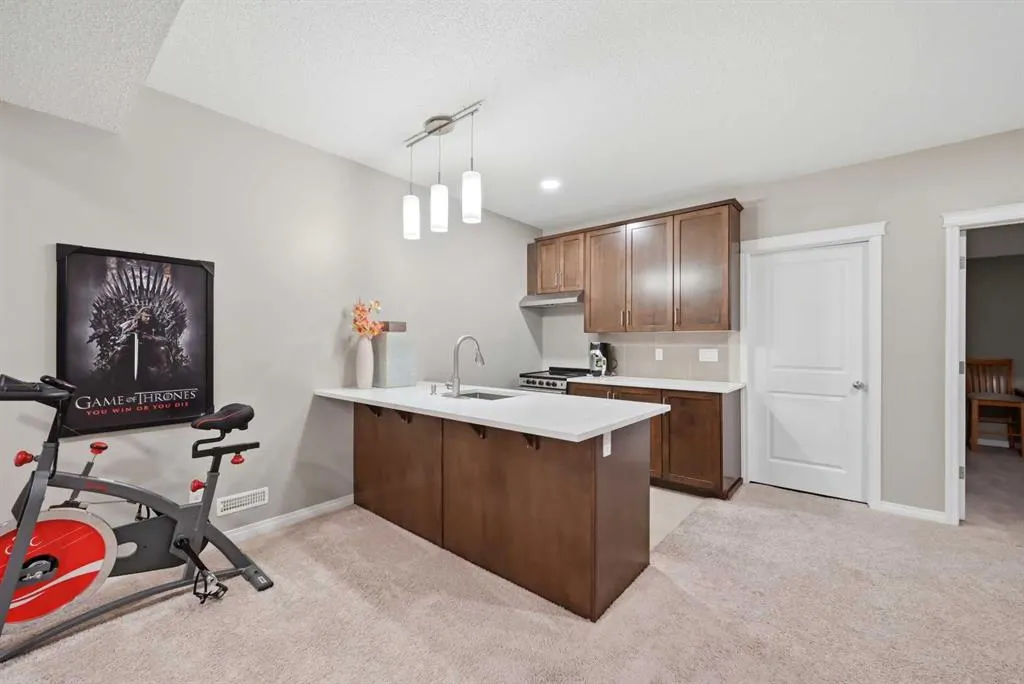 156 Skyview Shores Manor NE