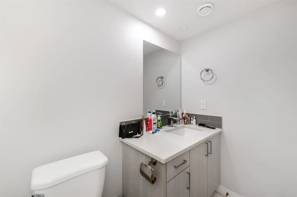 983 Corner Meadows Way NE
