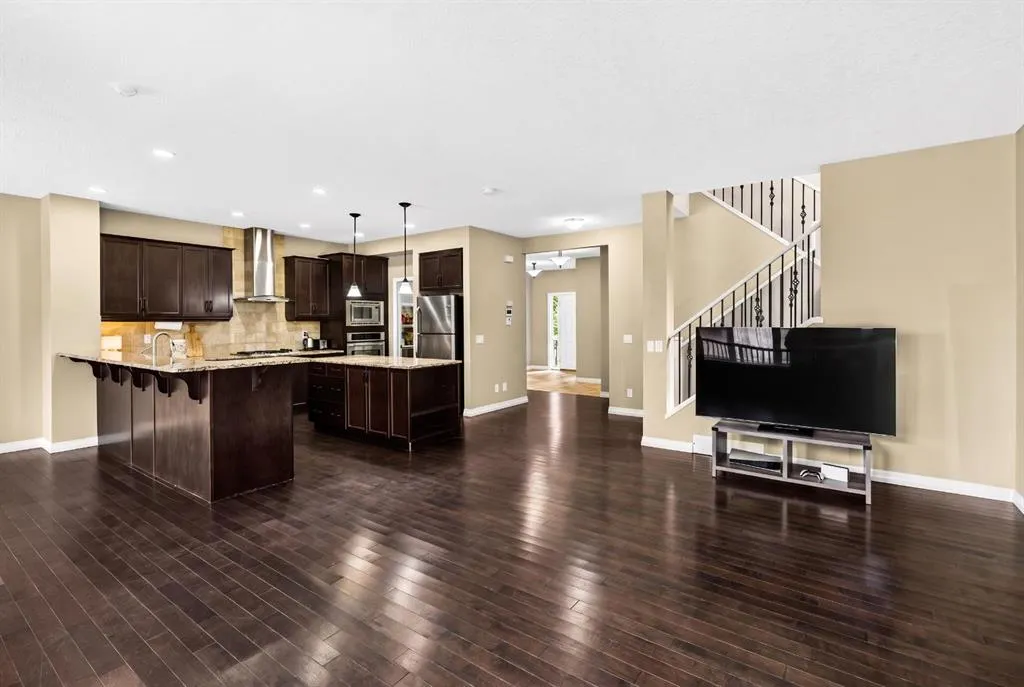 370 Silverado Way SW