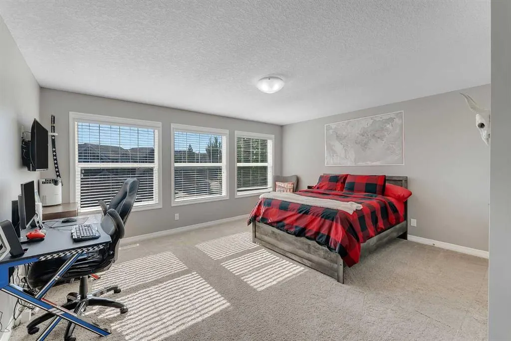 128 Ridge View Close