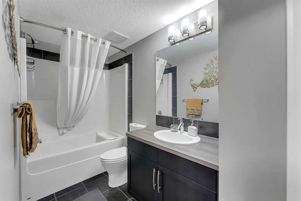 128 Ridge View Close