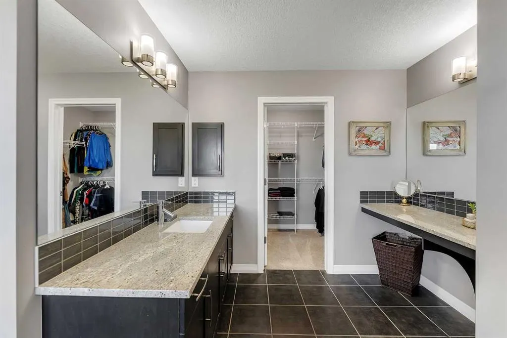 128 Ridge View Close