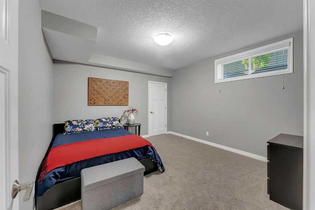 128 Ridge View Close