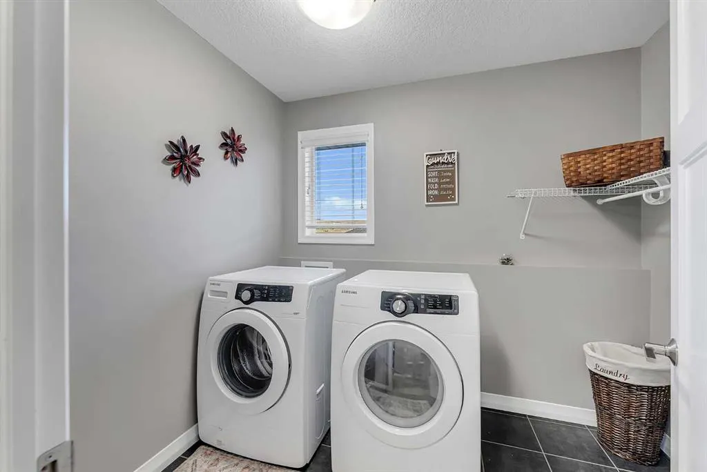 128 Ridge View Close