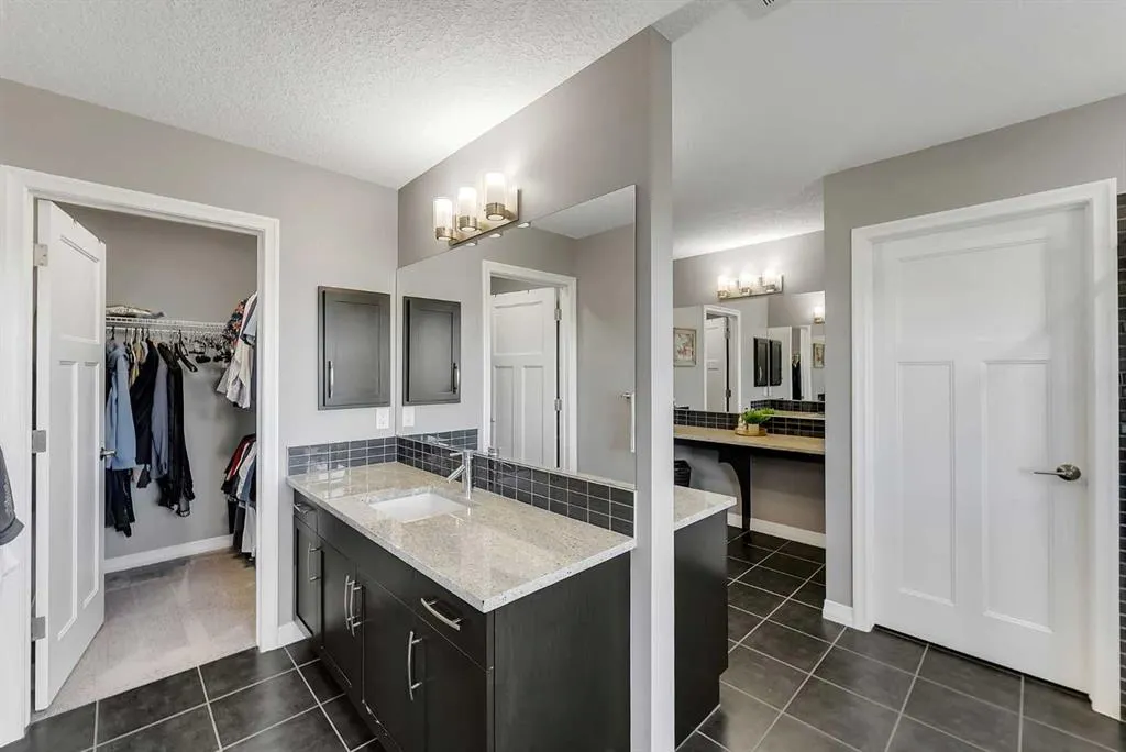 128 Ridge View Close