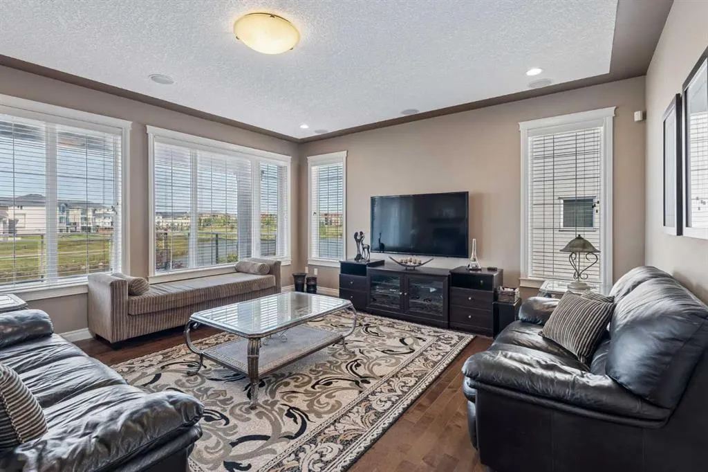 14 Taralake Cape NE