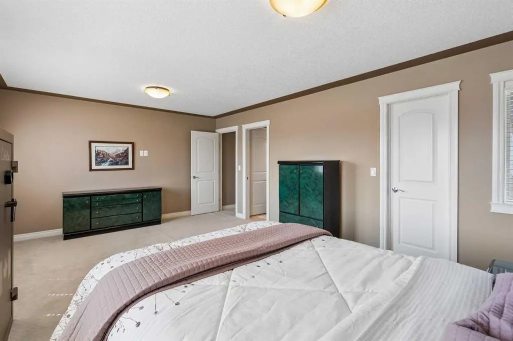 14 Taralake Cape NE