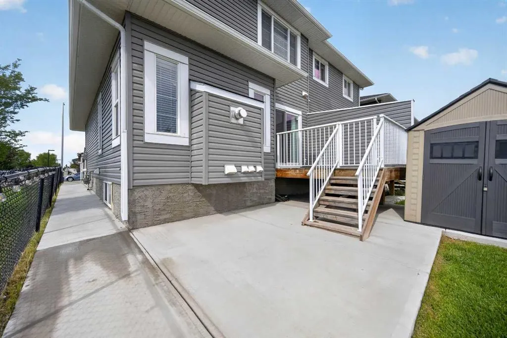 125 Redstone Common NE