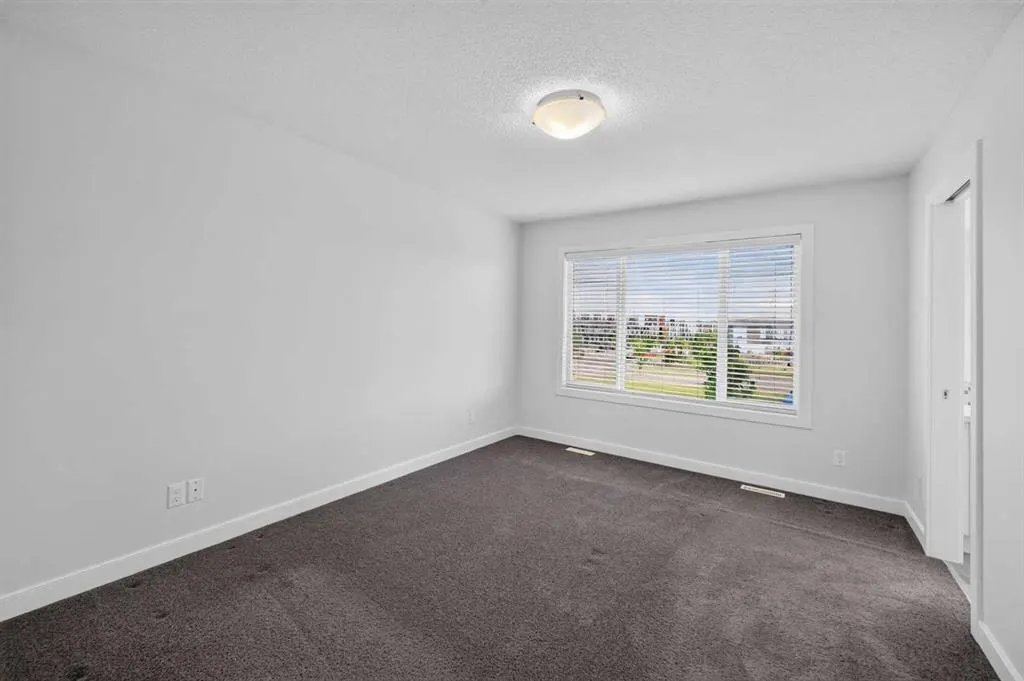 125 Redstone Common NE