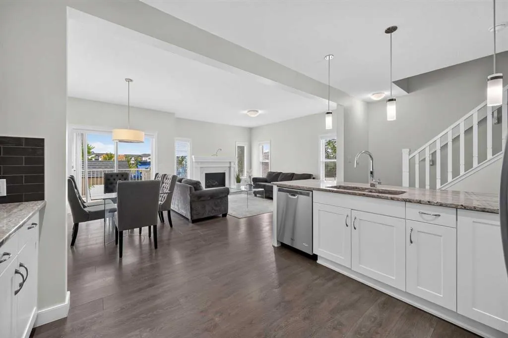 125 Redstone Common NE