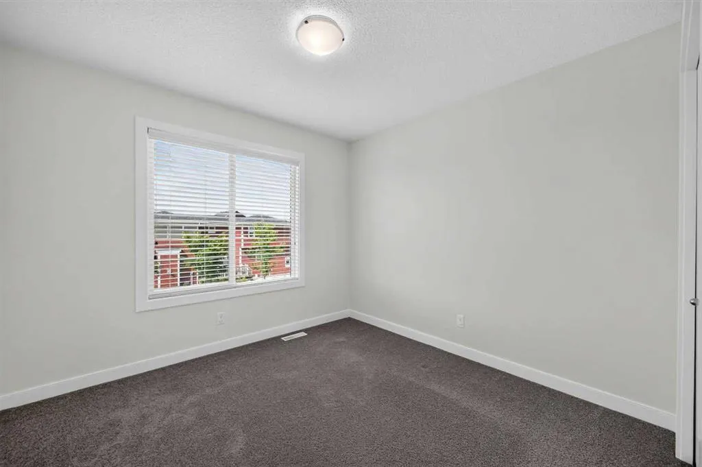 125 Redstone Common NE