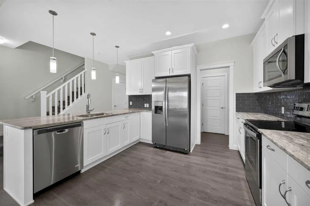 125 Redstone Common NE