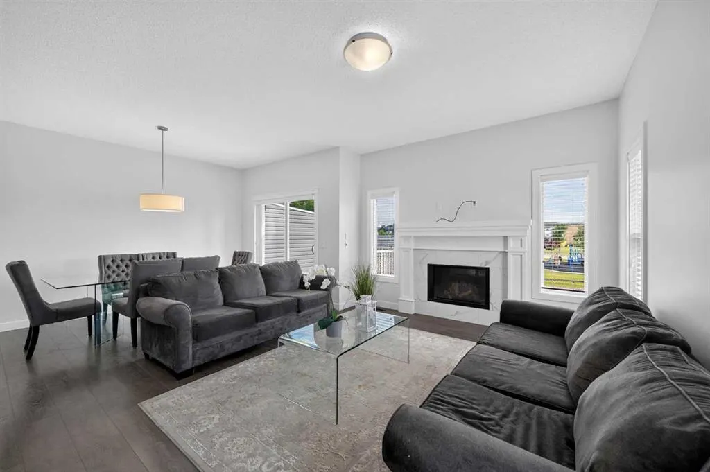 125 Redstone Common NE