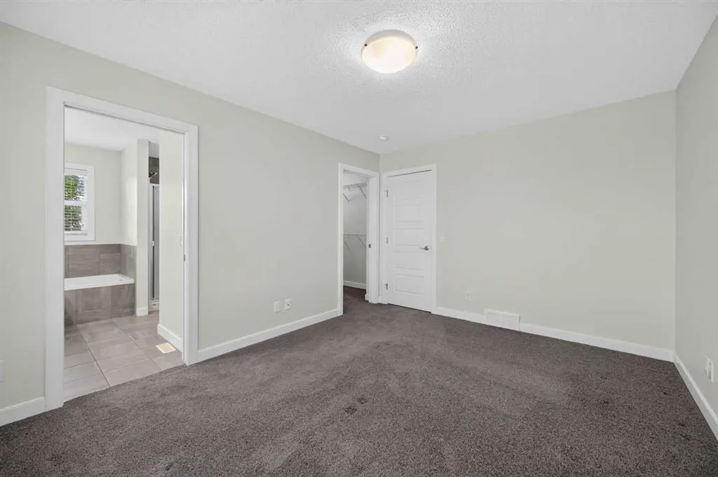 125 Redstone Common NE