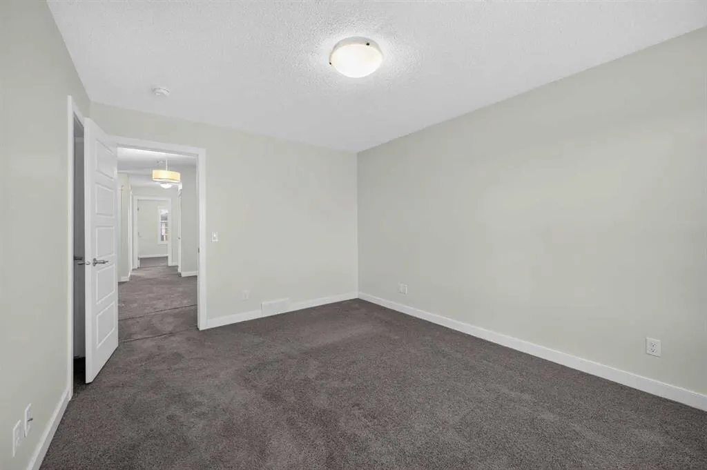 125 Redstone Common NE