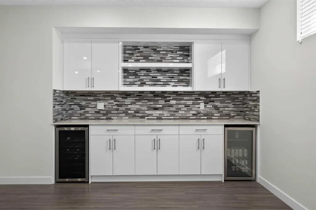 125 Redstone Common NE
