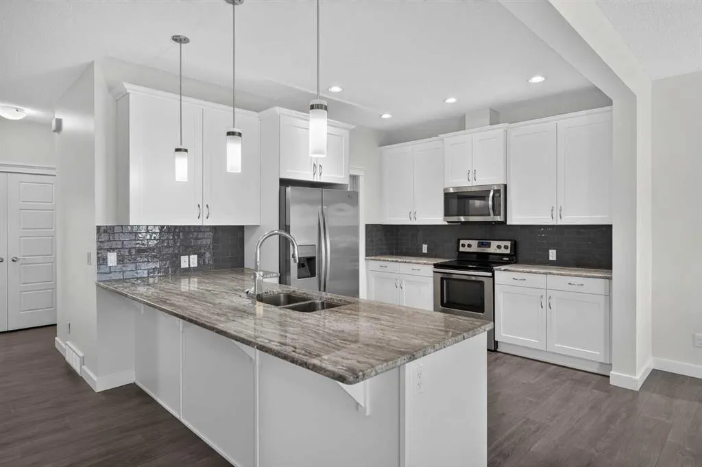 125 Redstone Common NE