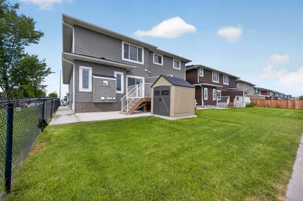 125 Redstone Common NE