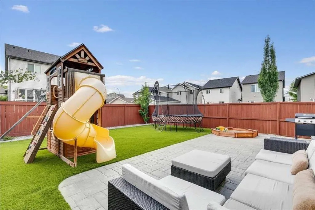 29 Copperpond Parade SE