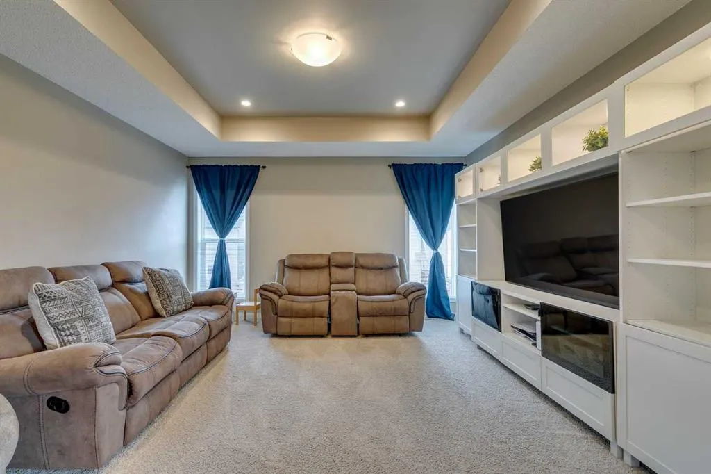 29 Copperpond Parade SE