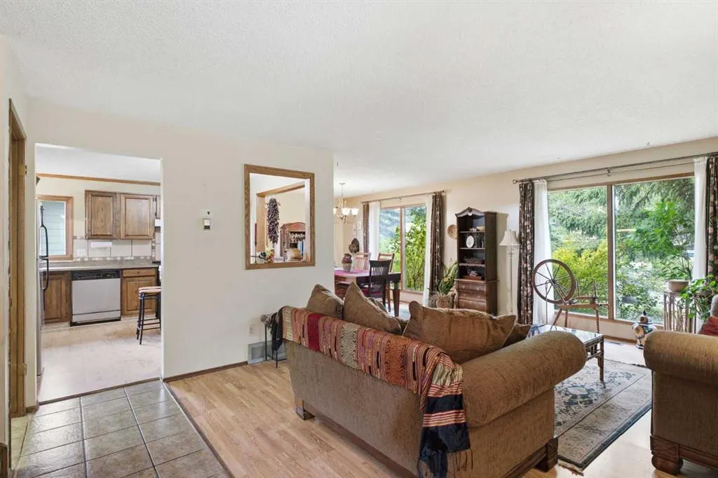 7 Glenport Road E