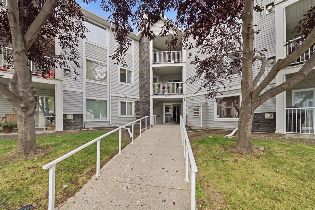 3208 Valleyview Park SE #208