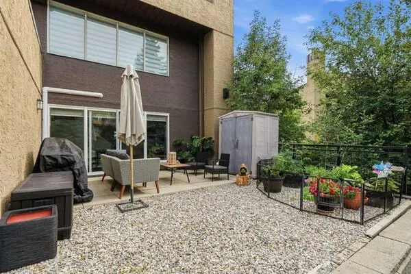 219 Village Terrace SW