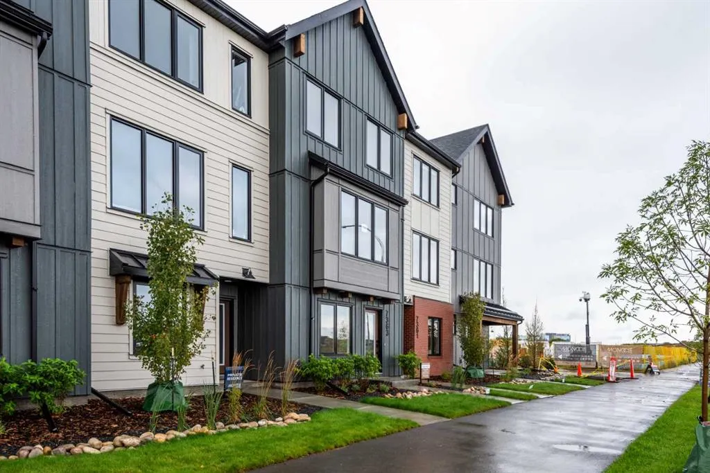 51 Mercado Lane SE