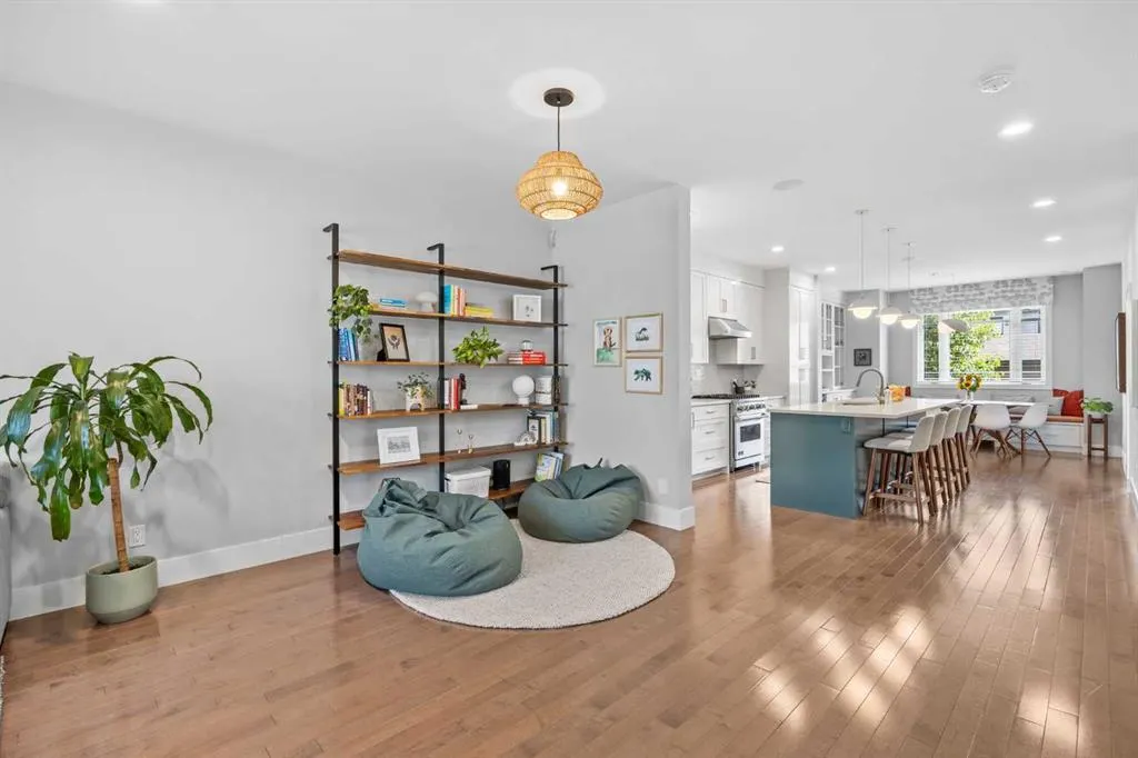 2808 26 Street SW