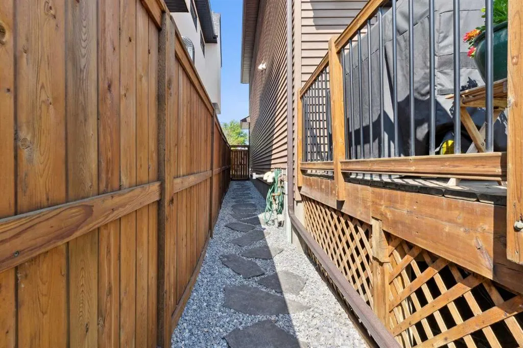 2808 26 Street SW