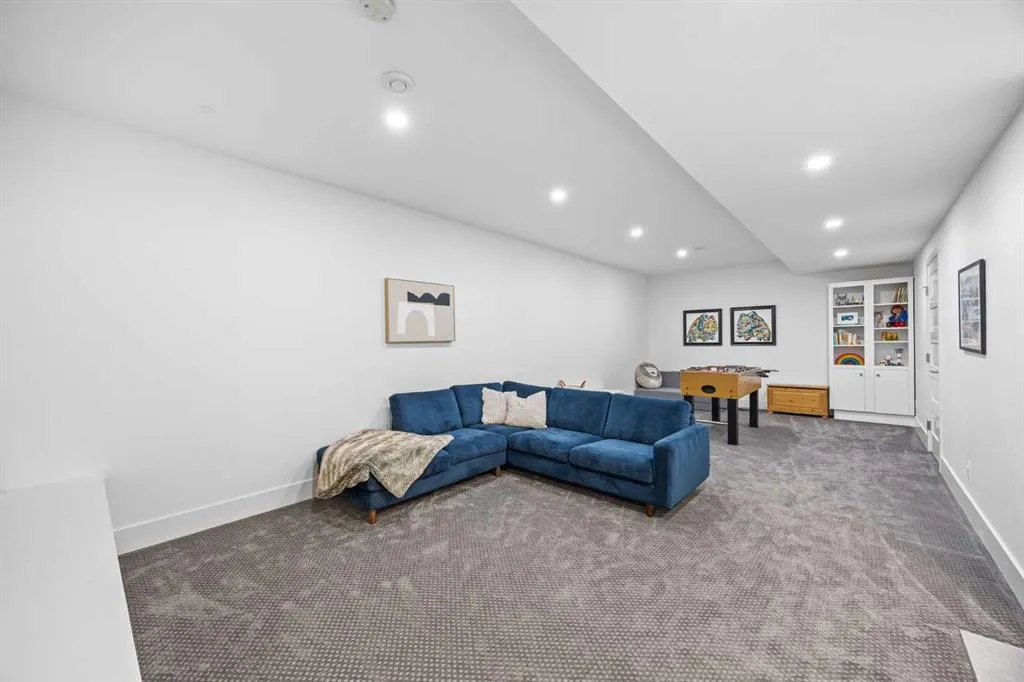 2808 26 Street SW