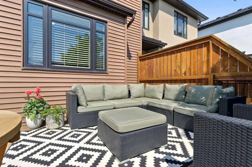 2808 26 Street SW