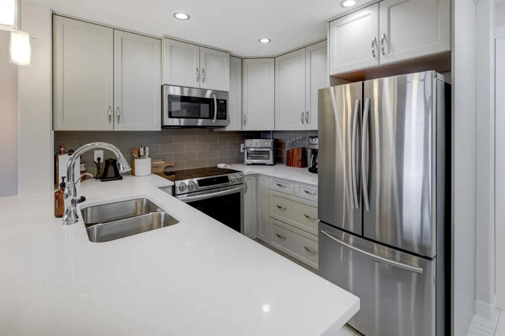 32 Varsity Estates Circle NW #604