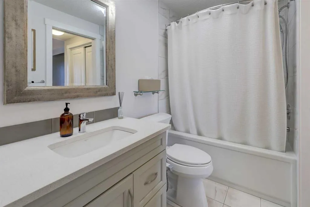 32 Varsity Estates Circle NW #604