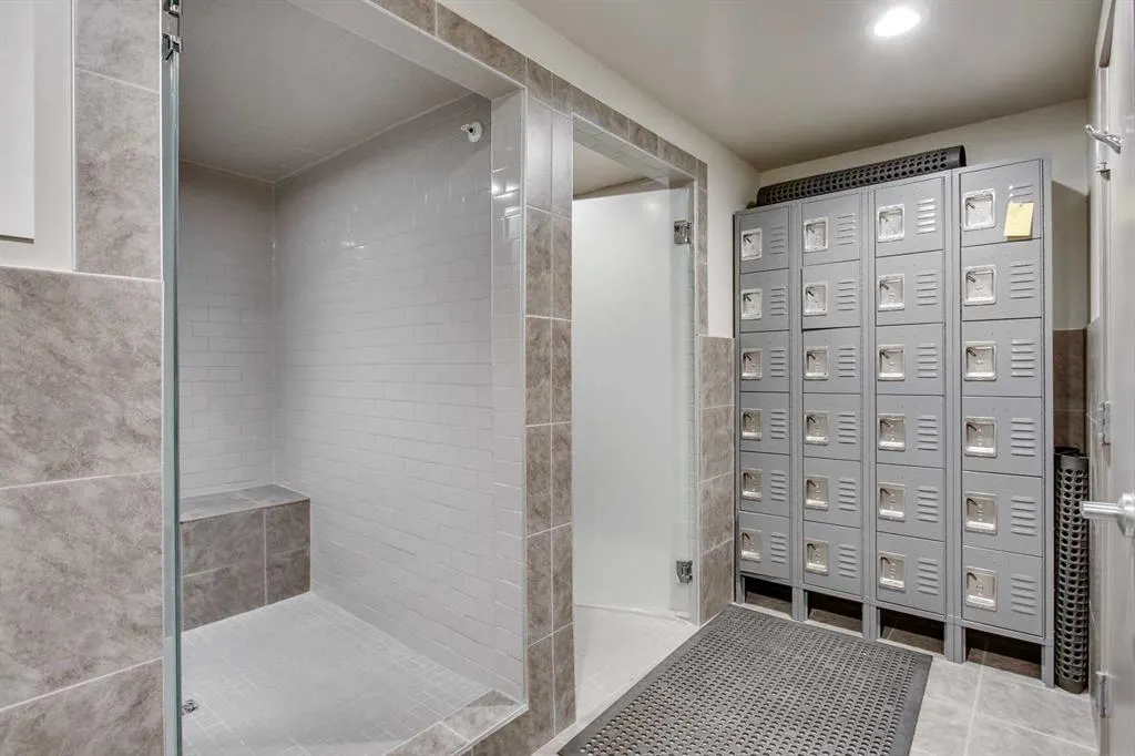 32 Varsity Estates Circle NW #604