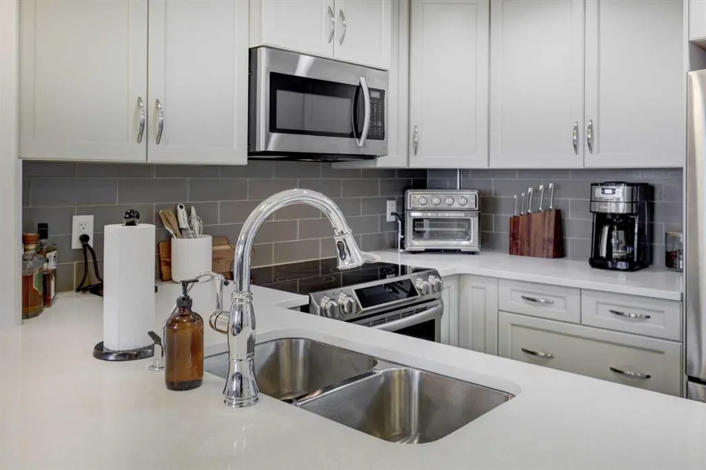 32 Varsity Estates Circle NW #604