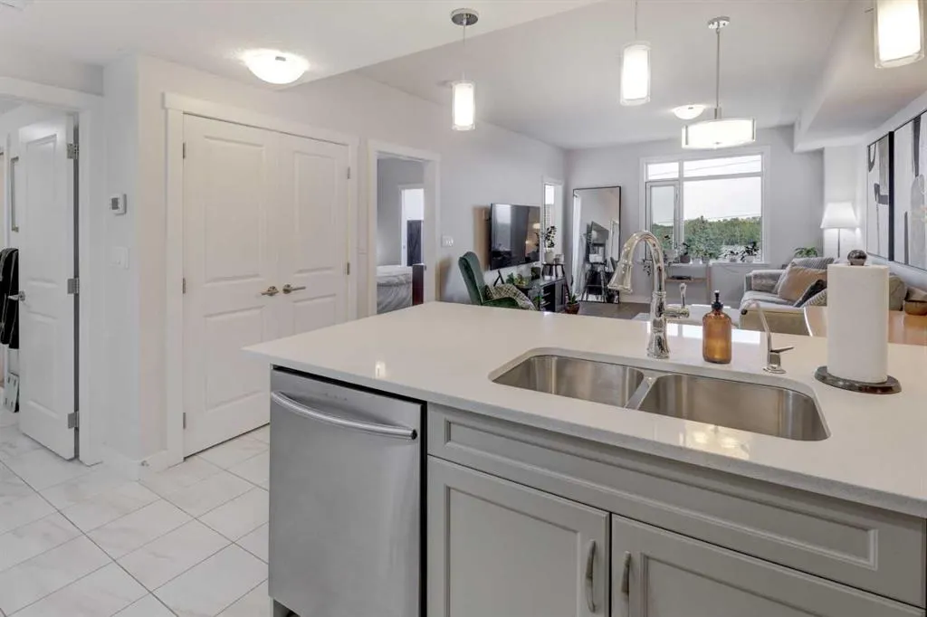 32 Varsity Estates Circle NW #604