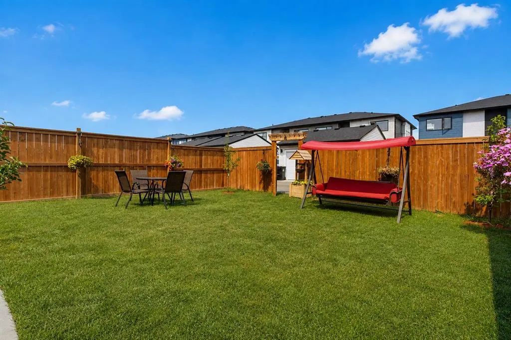 104 Homestead Close NE