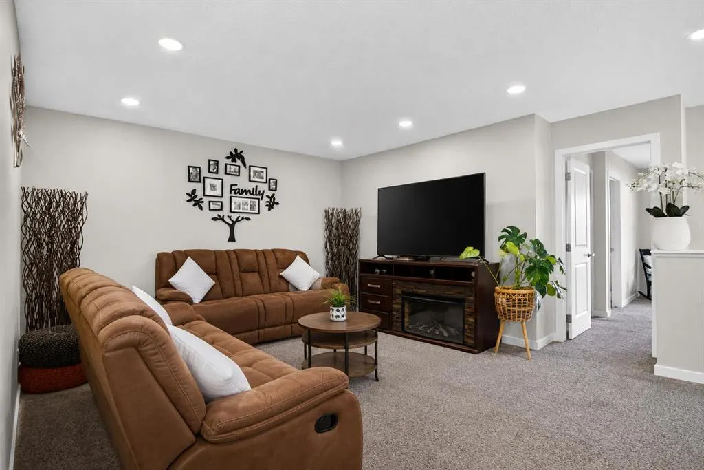 104 Homestead Close NE