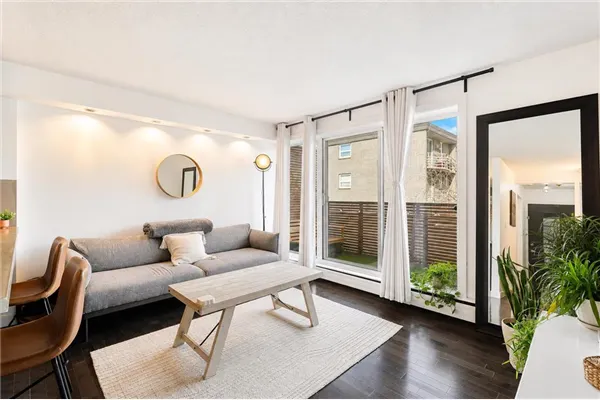1904 10 Street SW