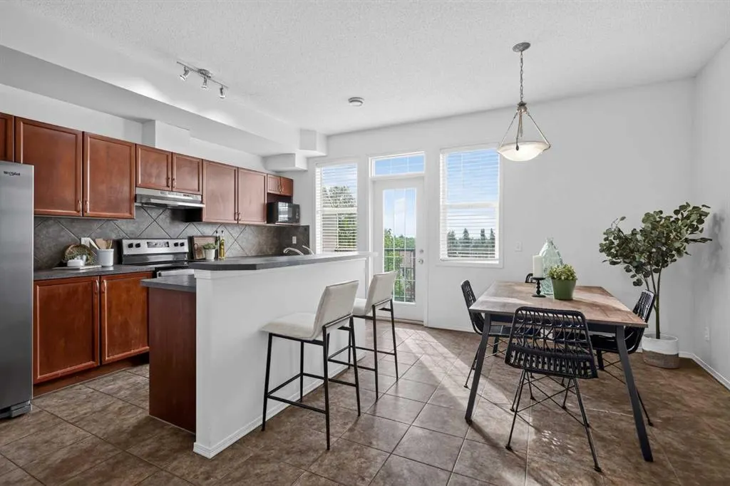 43 Springborough Boulevard SW #21