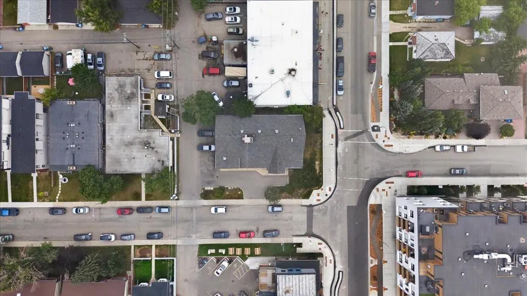 303 19 Street NW