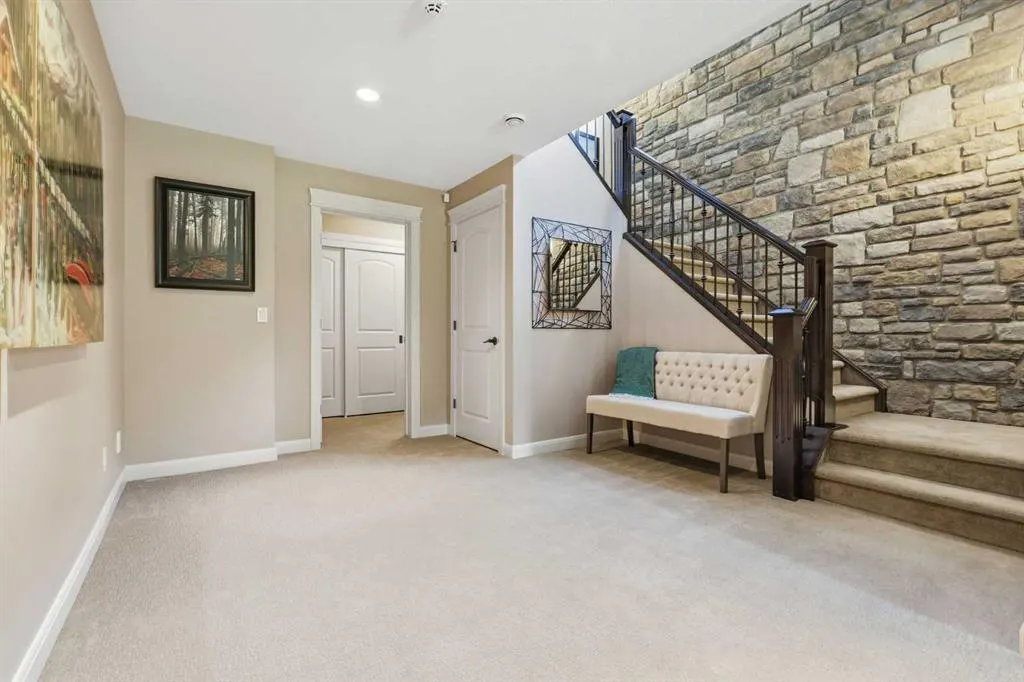 37 Cranbrook Heights SE