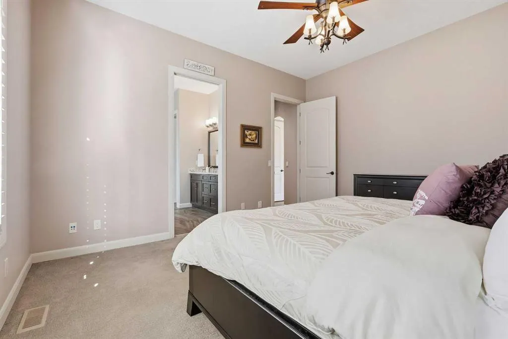 37 Cranbrook Heights SE