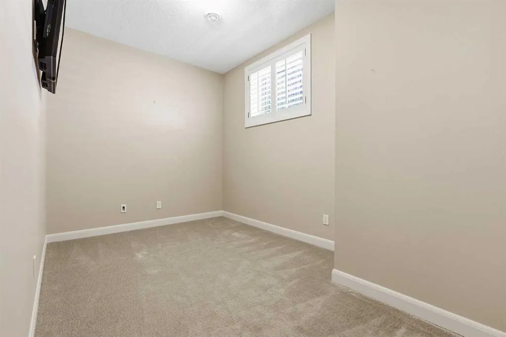 37 Cranbrook Heights SE