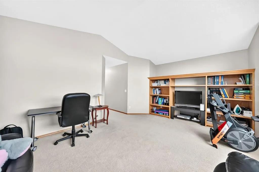 234 Somerglen Way SW