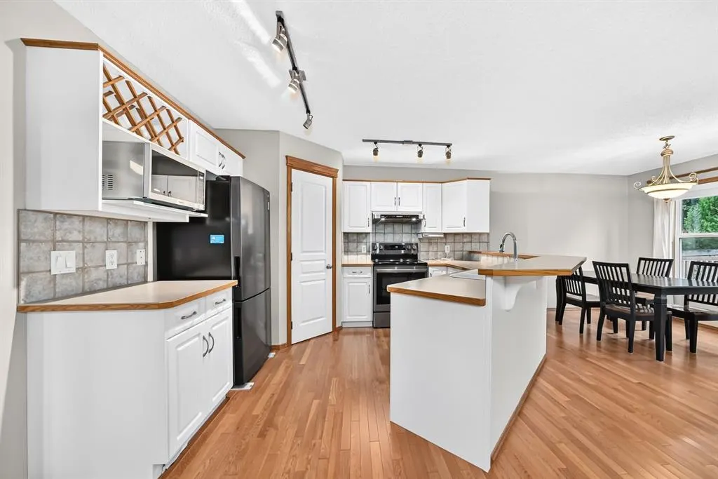 234 Somerglen Way SW
